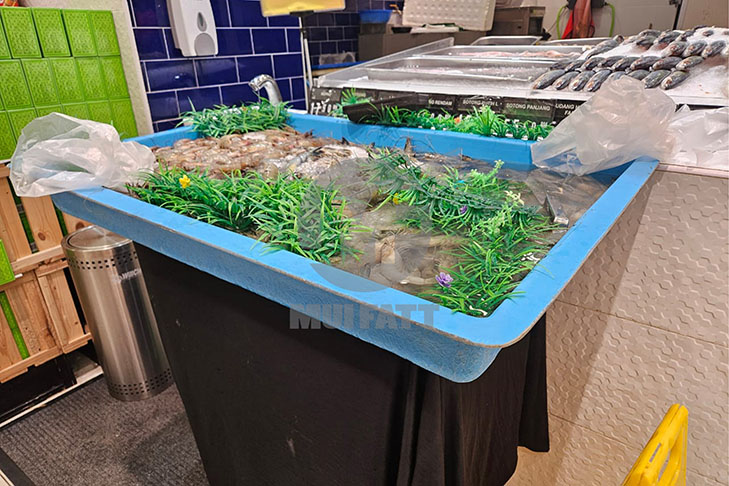 Durable FRP tray displaying fresh prawns and fish, filled with ice at seafood retail counter