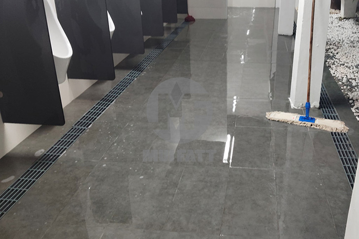 MG25-100 FRP grating used in male restroom stalls at PLUS Highway RNR, providing anti-slip drainage solution