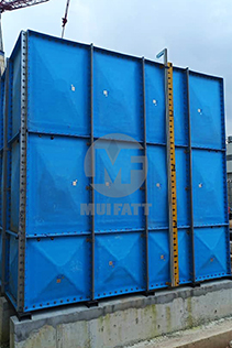 FRP sectional panel water tank installation on elevated plinth base with level gauge – 4m height configuration by Mui Fatt