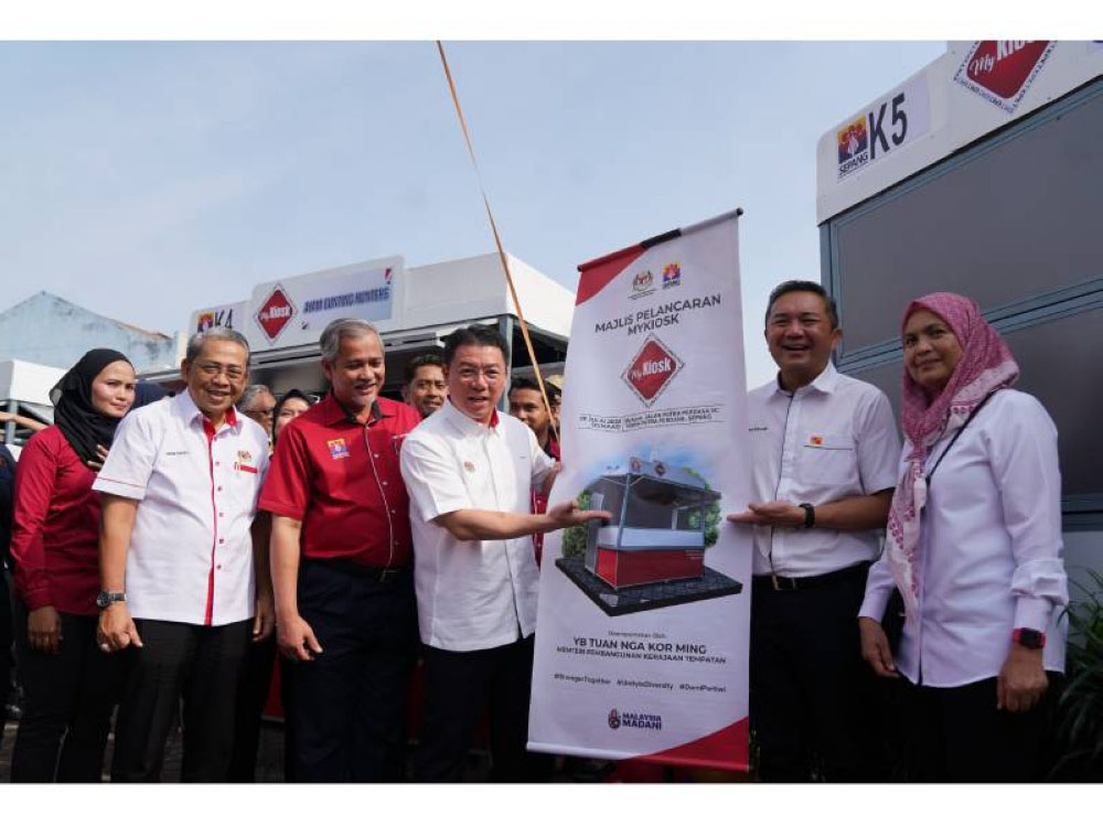Launching of MyKiosk Stall by Minister Nga Kor Ming - Photo taken from Sinar Harian Web