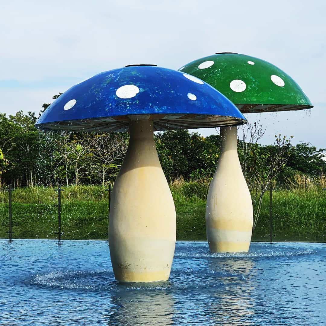 Pool Sculptures Fading and Discoloration