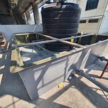 Fiberglass reinforced plastics double containment tank